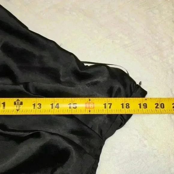 Elliatt Cassini Sheath Dress *Revolve* Ruched Side One Shoulder Satin Black - Picture 8 of 8